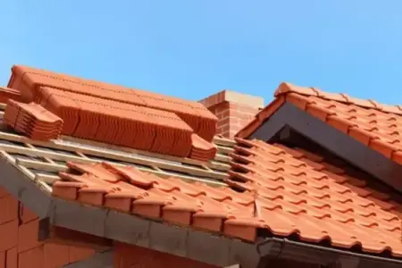 Pose et rénovation de toiture en tuiles à Lagorce